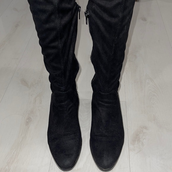 Black Suede Thigh High Boots. Size- 6 - Picture 4 of 6